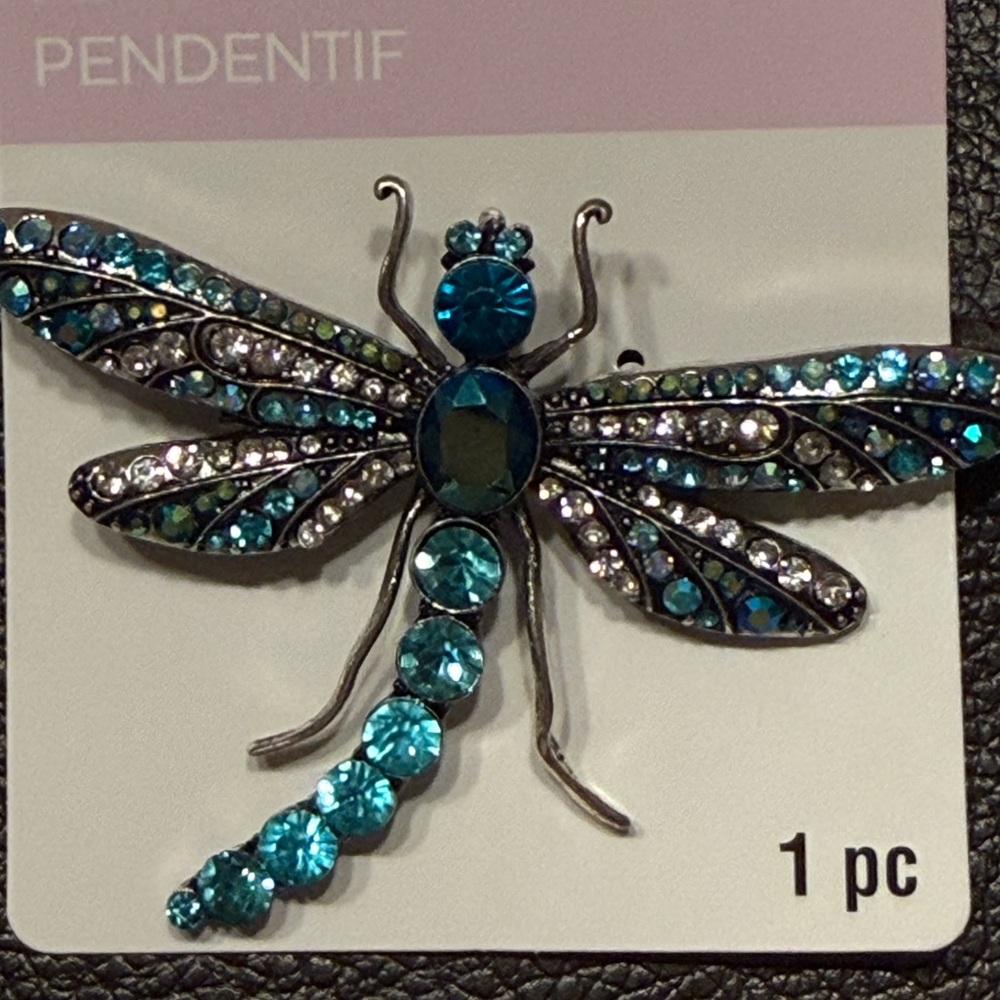 NEW Elegant Sparkly Blue and Silver Dragonfly Brooch
